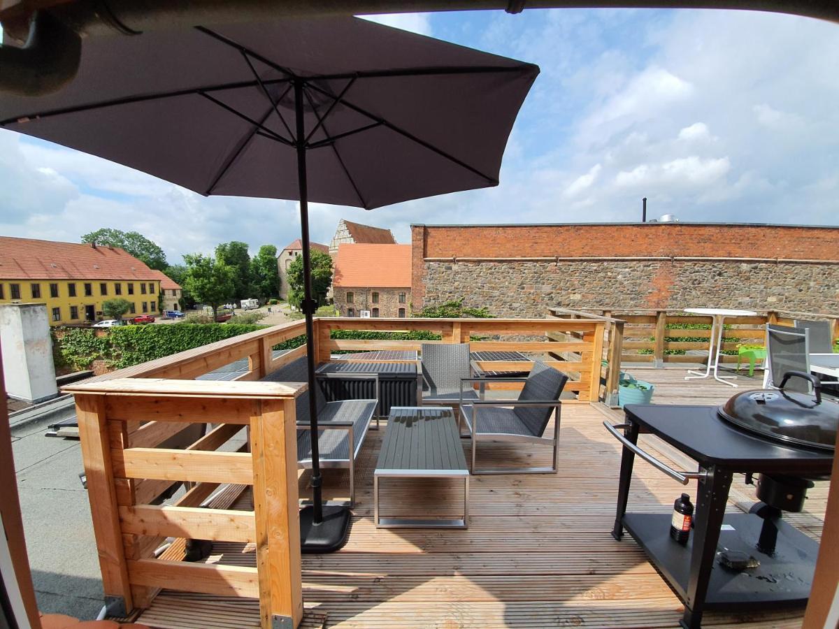 Gemütliche Dachwohnung mit oder ohne Dampfsauna mit Dachterrasse nebeneinander Wolmirstedt Exterior foto